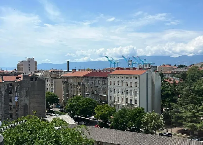Balcony 4 Bedroom By Book-rijeka 게스트하우스 리예카